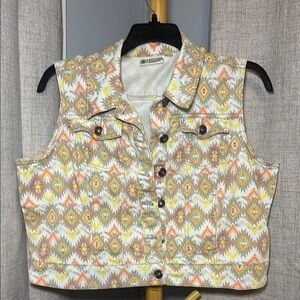 Versona Sleeveless Crop Vest – Aztec Print – Size Small
